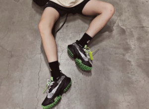 Giay Nike Air Zoom Tempo Next% Flyknit Off-White 'Black' CV0697-001