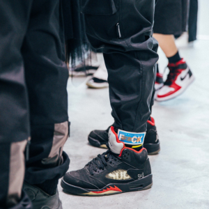 Alternative view of Giày Nike Supreme x Nike Air Jordan 5 Retro 'Black' 824371-001