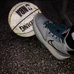 Alternative view of Giày Nike Kyrie 4 Low 'Grey Fog' CW3985-004