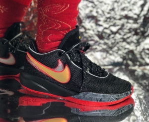 Giay Nike LeBron 20 GS 'Trinity' DQ8651-001