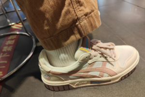 Giay Asics x Doraemon Court Mz Shoes 'Cream White' 1203A353-101