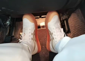 Giay Asics Court Trail 'CreamWhite Brown' 1203A147-700