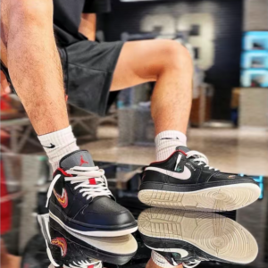 Giay Nike Air Jordan 1 Low SE 'Just Skate Black' FJ7073-010