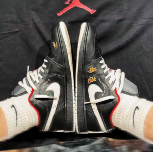 Giay Nike Air Jordan 1 Low SE 'Just Skate Black' FJ7073-010