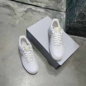 Giay Nike Air Force 1 'White Gold' DO9458-100