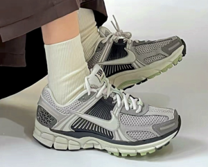 Giay Nike Zoom Vomero 5 'Cobblestone Flat Pewter' FB8825-001