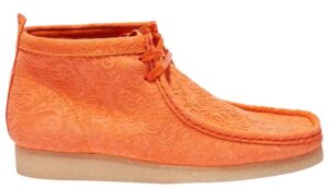 Giay Clarks x END Wallabee Boots 'Orange Floral' 261-63420
