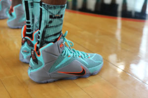 Alternative view of Giày Nike LeBron 12 'NSRL' 684593-301