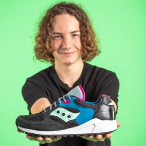 Alternative view of Giày Saucony X Boston Children's Hospital Jazz 4000 'Black Blue Pink' S70531-1