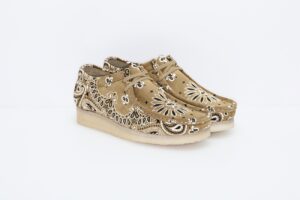 Giay Clarks x Supreme Wallabee 'Bandana Khaki' 261-42398