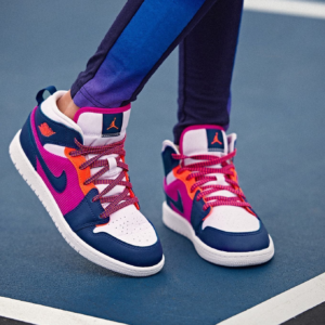 Alternative view of Giày Nike Air Jordan 1 Mid GS 'Fire Pink' 555112-602