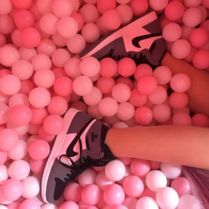 Alternative view of Giày Nike Air Jordan 1 High BG 'Cool Grey' 705300-024