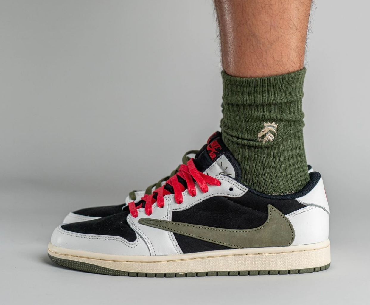 Giày Nike Air Jordan 1 X Travis Scott Retro 'Olive' Dz4137-106