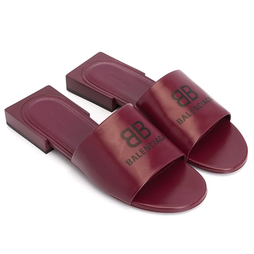 Balenciaga Logo Pool Slides Beige Size 37 SlipOn Sandals  Celebrity Owned