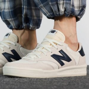 Alternative view of Giày New Balance 300 'White Blue' CRT300F1