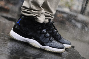 Alternative view of Giày Nike Air Jordan 11 Retro 'Space Jam' 2009 378037-041