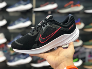 Giay Nike Quest 5 'Black University Red' DD0204-004