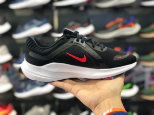 Giay Nike Quest 5 'Black University Red' DD0204-004