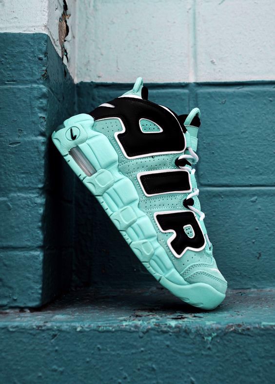 nhung-dieu-khien-ban-khong-the-lam-ngo-truoc-doi-nike-air-more-uptempo