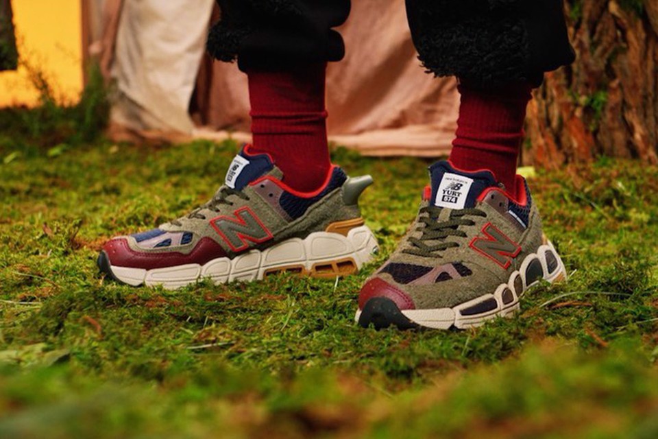 lo-dien-thiet-ke-new-balance-574-cung-universal-communication-cua-sa