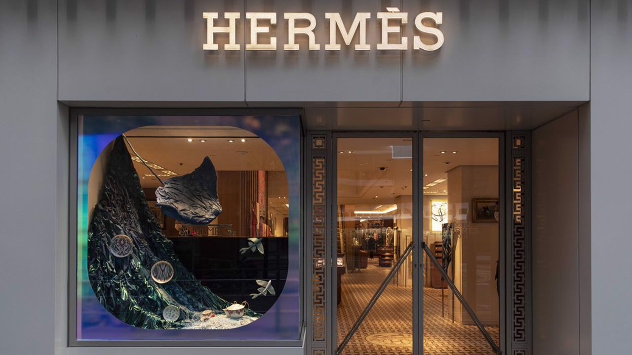 lvmh-kering-hermes-va-chanel-tam-ngung-kinh-doanh-tai-nga