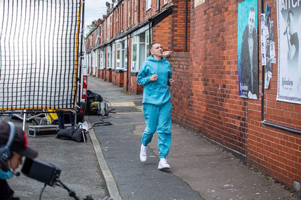 Hinh anh 10: Sole Mates: Aitch va phien ban KAWS collab Air Jordan 4 Retro