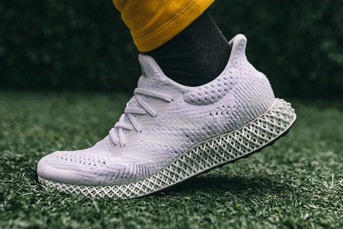 giay-sneaker-den-tu-tuong-lai-de-cach-mang-hoa-thoi-trang-cua-hien-tai