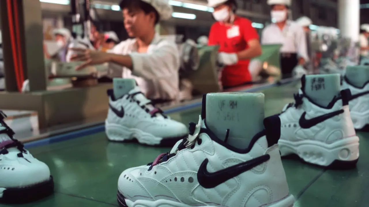 Nike doi dien nguy co khong con giay Made in Vietnam do Covid - 19