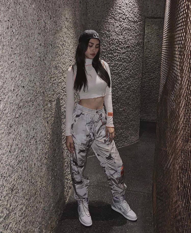 top-5-sao-nu-vbiz-so-huu-nhung-bo-suu-tap-sneakers-co-gia-tri-khung