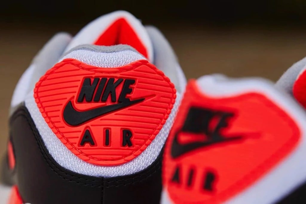 Cận cảnh phiên bản siêu đẹp 2020 của Air Max 90 ‘Infrared’ Hinh anh 5: Can canh phien ban sieu dep 2020 cua Air Max 90 ‘Infrared’