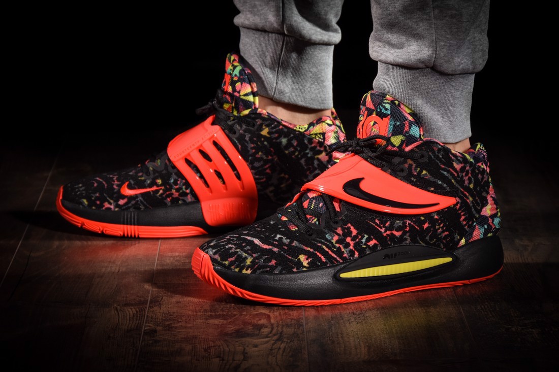 Diem lai top 10 mau giay bong ro tuyet voi nhat cua nam 2022