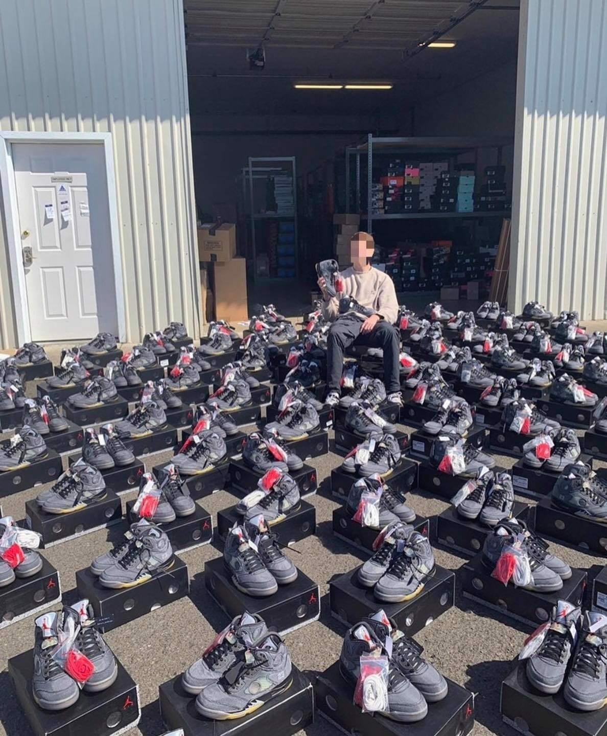 pho-chu-tich-nike-ann-hebert-da-tu-chuc-sau-cau-chuyen-ve-viec-kinh-doanh-ban-lai-giay-cua-con-trai-co