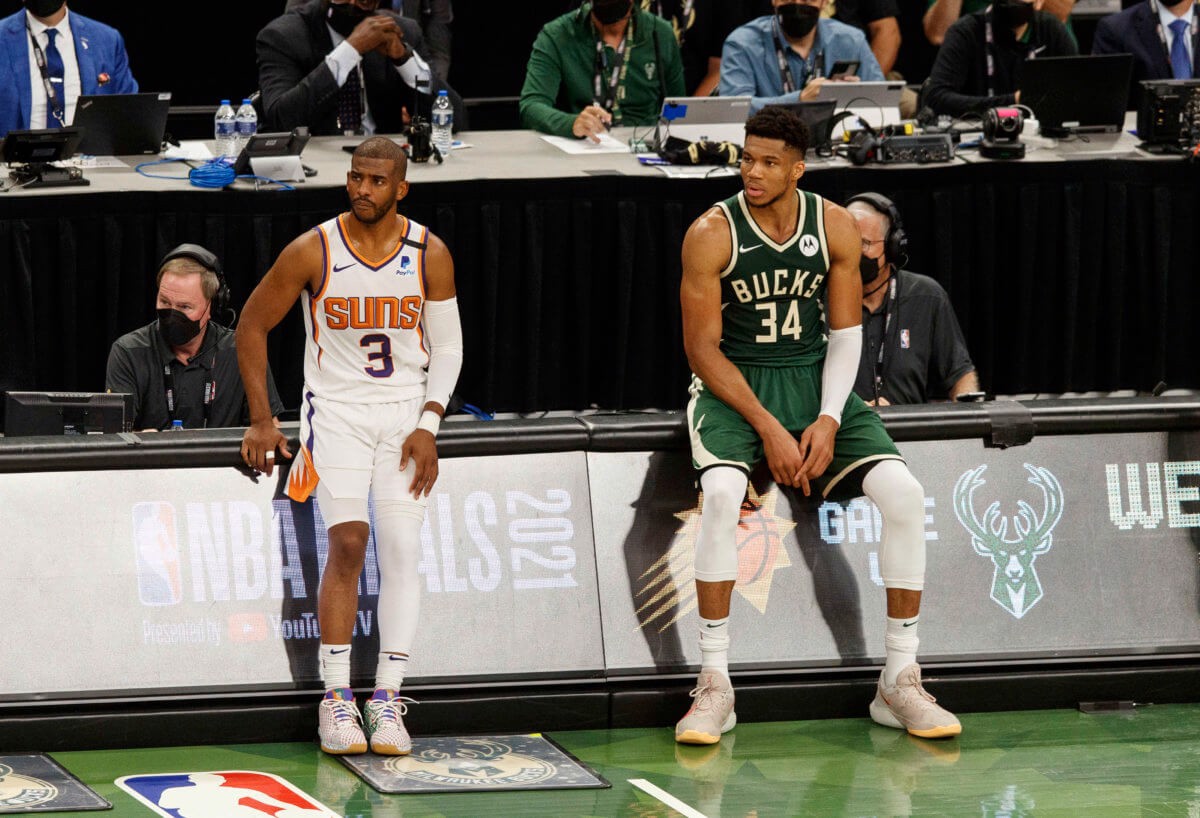 Hinh anh 2: Giannis cung All Black Air Force 1 va tran chung ket lich su