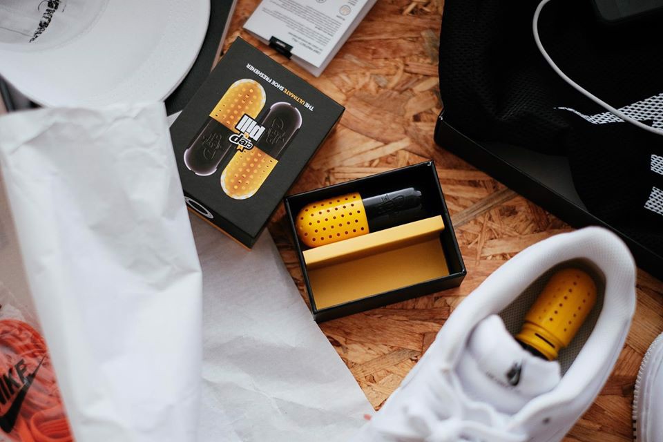 3 mẹo giữ giày sạch trắng cực sạch trong những ngày mưa gió