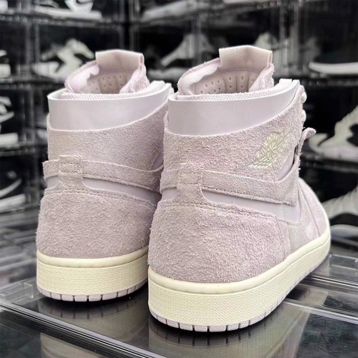 air-jordan-1-zoom-cmft-duoc-lam-moi-trong-tong-mau-soft-grey-va-light-lime