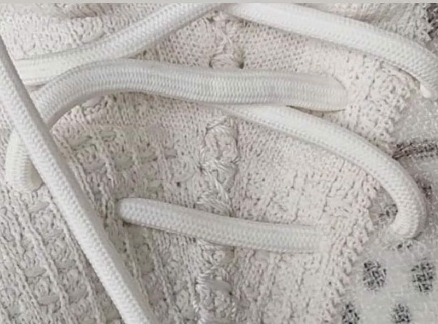 hinh-anh-dau-tien-cua-doi-adidas-yeezy-boost-350-v2-cotton-white