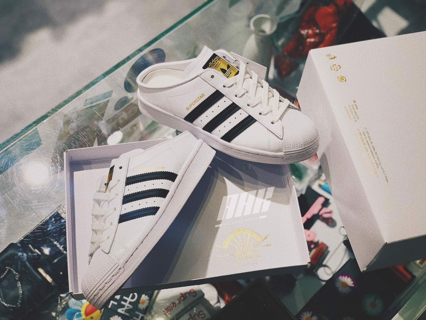 con-gi-tien-loi-hon-mot-doi-adidas-superstar-mule