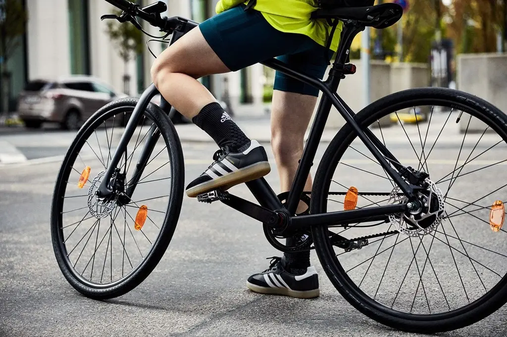 adidas chuyen doi Samba thanh kieu dang giay dap xe - City Cycling