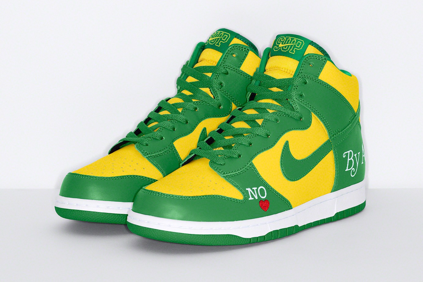 hinh-anh-chinh-thuc-ve-phien-ban-supreme-x-nike-sb-dunk-high-2022