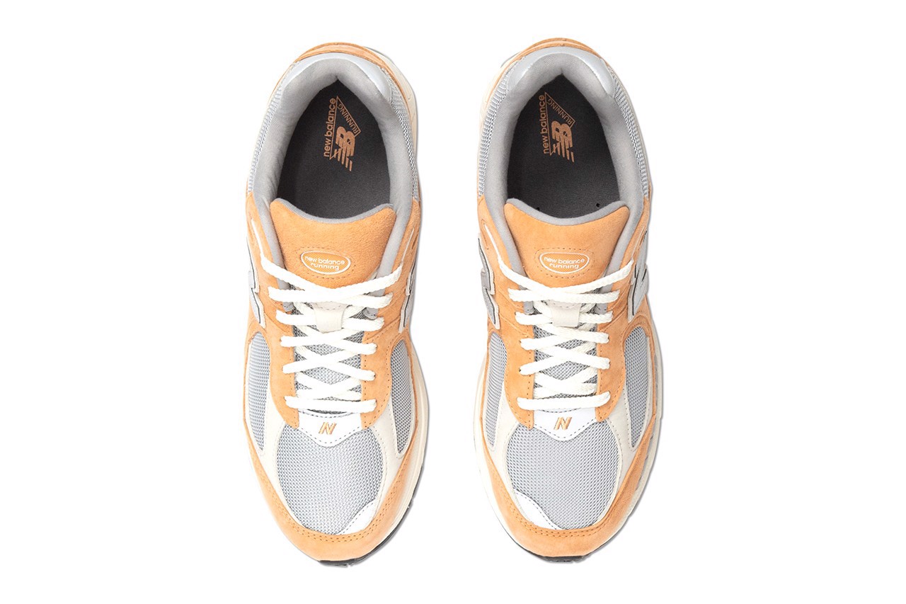 new-balance-2002r-tro-nen-lot-xac-trong-phoi-mau-sweet-caramel-moi