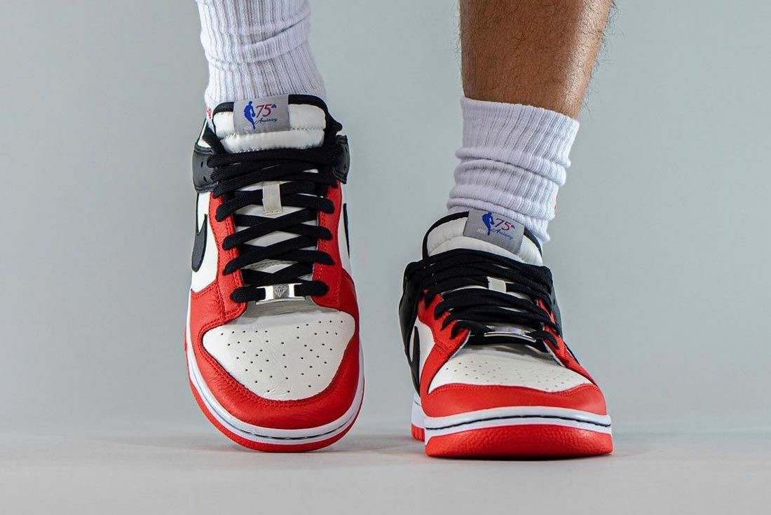 nhung-hinh-anh-chinh-thuc-ve-nba-x-nike-dunk-low-emb-chicago