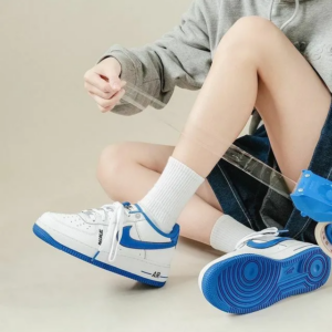 Giay Nike Air Force 1 LV8 GS White Game Royal DO3809-100