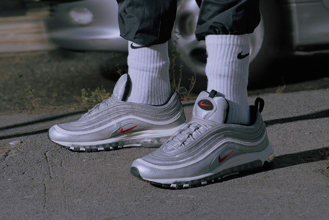 review-giay-nike-air-max97-silverbullet-net-cuon-hut-di-cung-thoi-gian