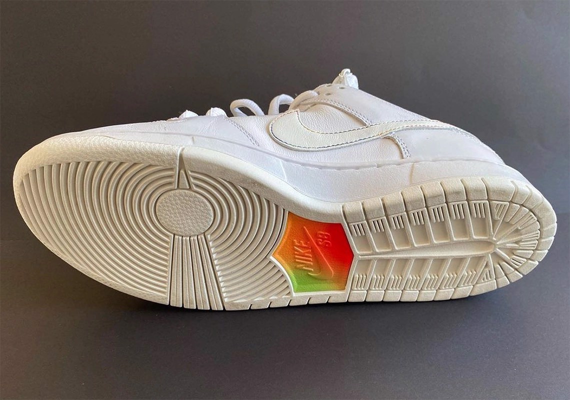 nhung-hinh-anh-dau-tien-cua-phien-ban-nike-sb-dunk-low-be-true-2022