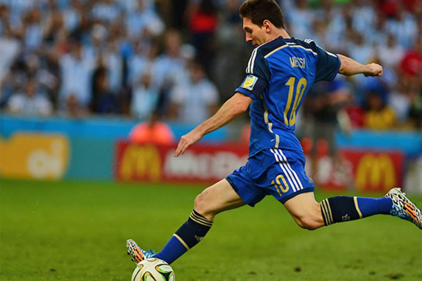 bat-mi-nhung-bi-mat-cua-adidas-khong-ai-noi-voi-ban