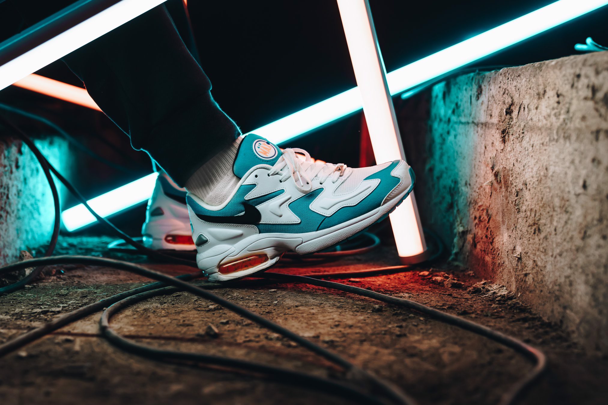 Nike Air Max 2 và Air Max 2 Light cùng sự đột phá trong công nghệ sản xuất giày những năm 1990