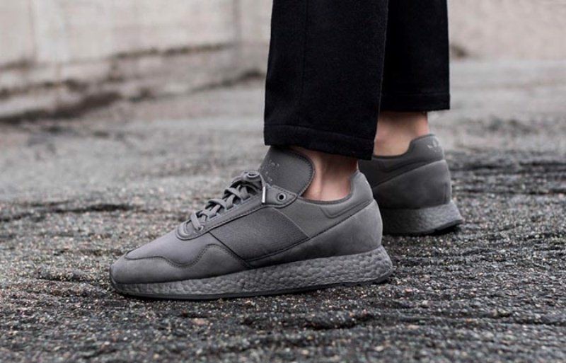 Top 9 doi giay collab thanh cong nhat co mat tren ebay (p2)