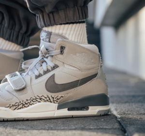 Alternative view of Giày Nike Jordan Legacy 312 'Wolf Grey' AV3922-002