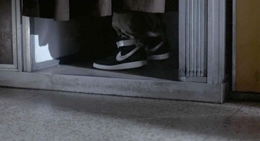 Giày pha lê của Lọ Lem và 10 mẫu Sneaker cực kì nổi tiếng trong phim ảnh