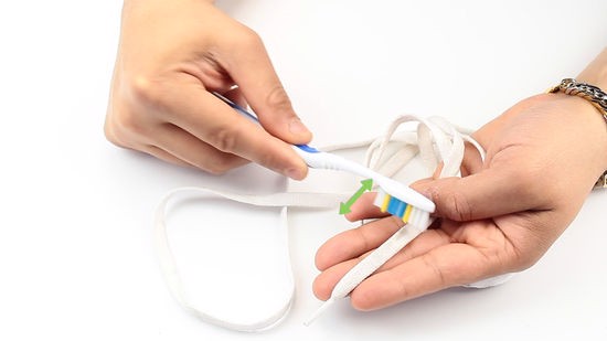 Hướng dẫn cách làm sạch dây giày Hinh anh 2: Huong dan cach lam sach day giay